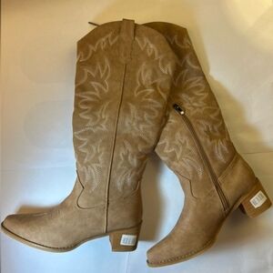 Elegant Tan Women's Heeled Boots with Embroidery